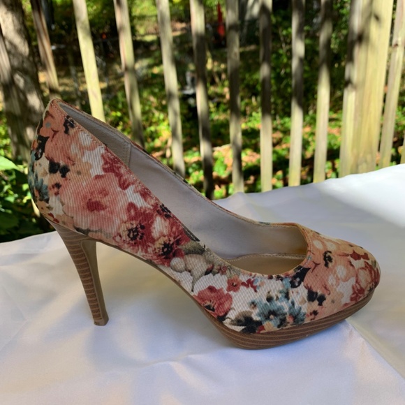 Christian Siriano Heels - Picture 5 of 10